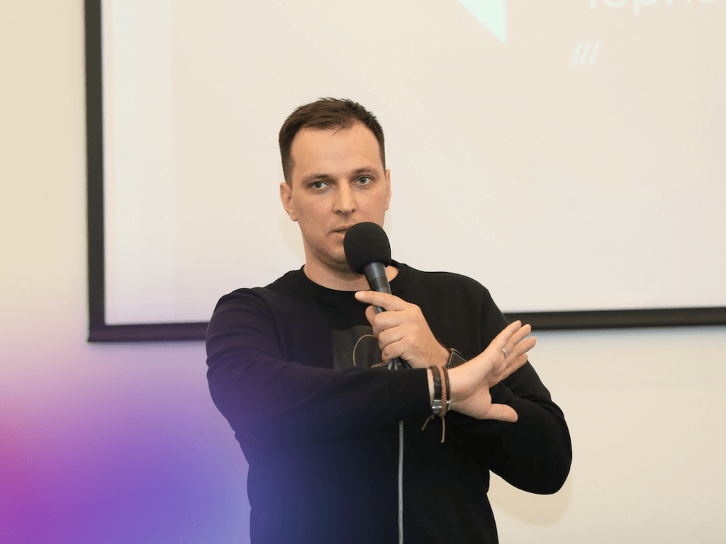Vladimir Cherny, the head of Appomart, spoke as a speaker at the Colisium Music Forum 2021 conference in St. Petersburg. The speech was dedicated to the connection between IT startups and music projects. Together with Vladimir, Zoya Skobeltsev, producer and founder of the Lineup music label, highlighted the similarities and differences in the creation and promotion of projects in these two spheres.