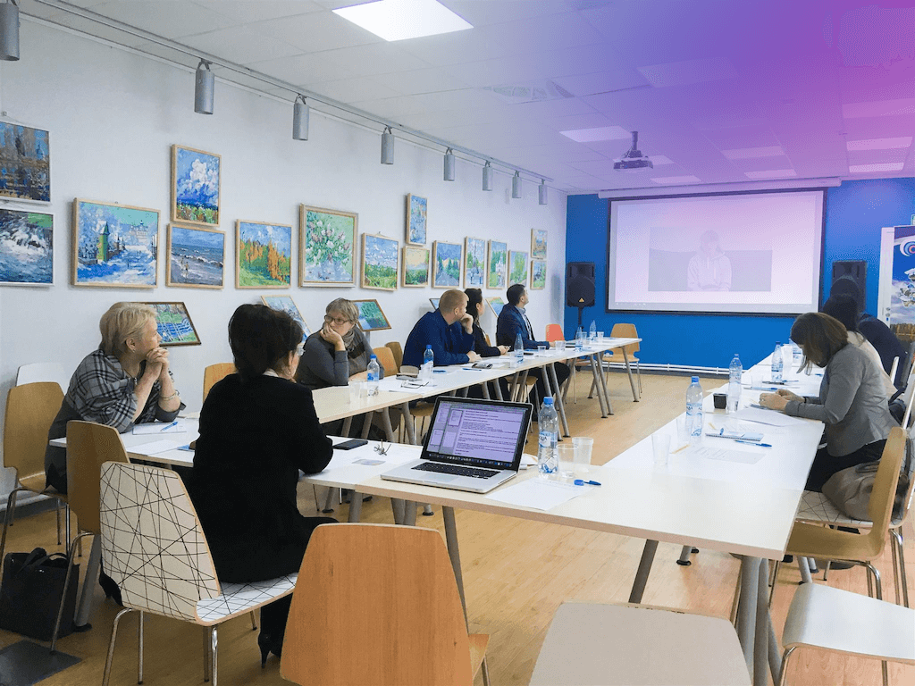 On September 28, 2018, Vladimir Cherny, the founder of IT company Appomart, conducted a two-hour seminar-training on 'Available IT Technologies for the Non-Profit Sector' for NGO leaders and charitable foundations at a local community forum in Tikhvin. Local community forums serve as open business platforms for interaction between active citizens, charitable foundations, NGOs, journalists, and initiative groups to address common issues.